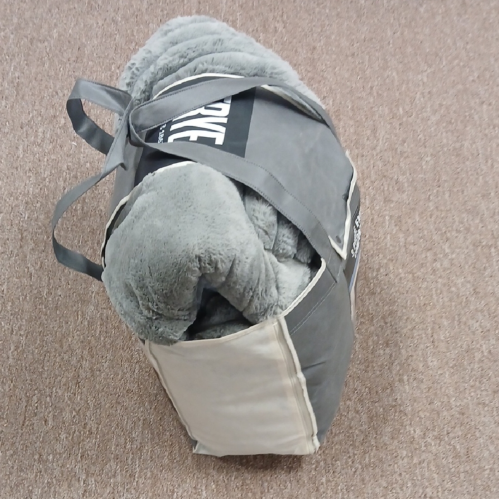 Frye Plush Blanket in Gray and Cream